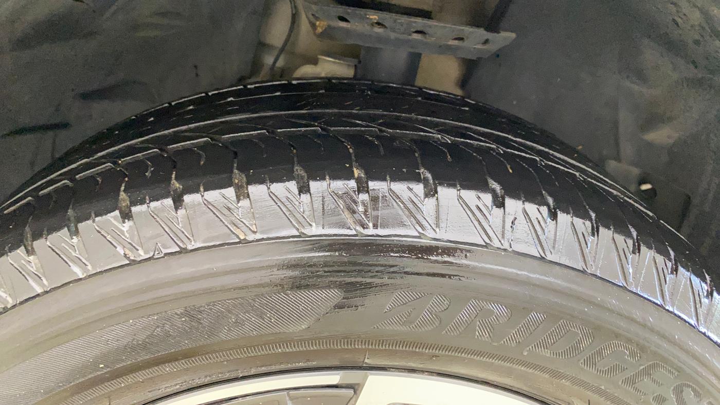 2024 Tata Safari ADVENTURE PLUS, Diesel, Manual, 29,863 km, Right Front Tyre Tread