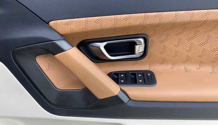 2024 Tata Safari ADVENTURE PLUS, Diesel, Manual, 29,863 km, Driver Side Door Panels Control