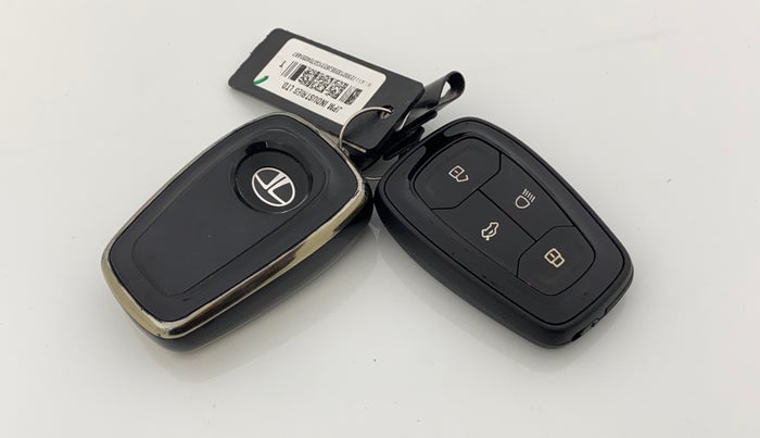 2024 Tata Safari ADVENTURE PLUS, Diesel, Manual, 29,863 km, Key Close Up