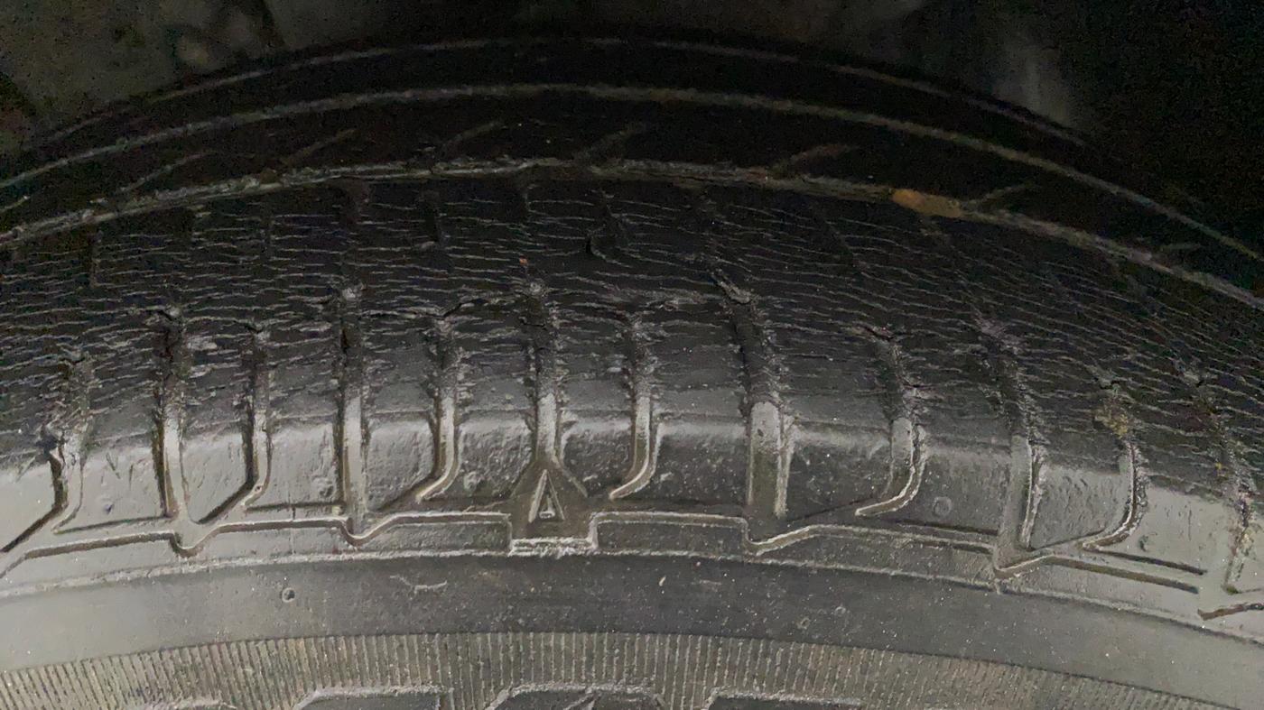 2015 Hyundai Elite i20 MAGNA 1.2, Petrol, Manual, 25,459 km, Left Front Tyre Tread