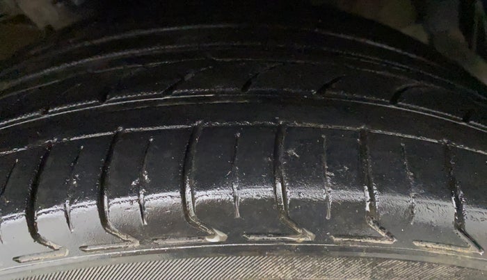 2014 Hyundai Verna FLUIDIC 1.6 VTVT SX AT, Petrol, Automatic, 79,210 km, Left Front Tyre Tread