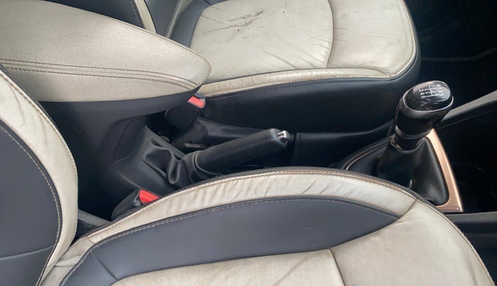 2017 Renault Captur PLATINE DIESEL , Diesel, Manual, 84,269 km, Gear Lever