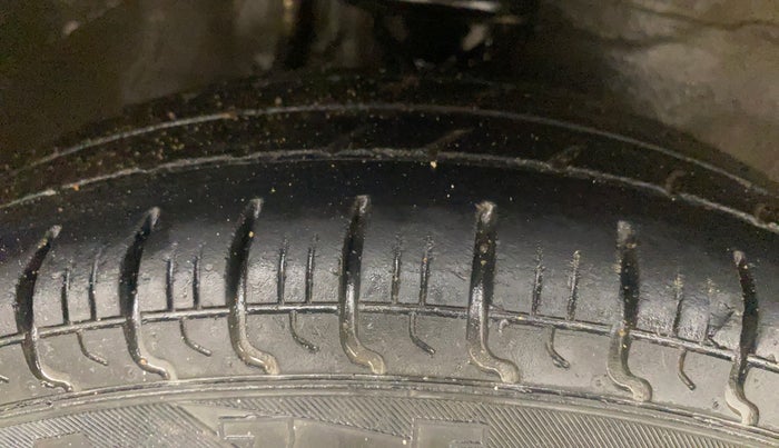 2019 Maruti Alto 800 LXI, Petrol, Manual, 38,255 km, Right Front Tyre Tread