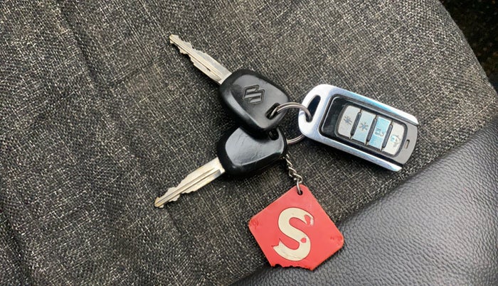 2019 Maruti Alto 800 LXI, Petrol, Manual, 38,255 km, Key Close Up