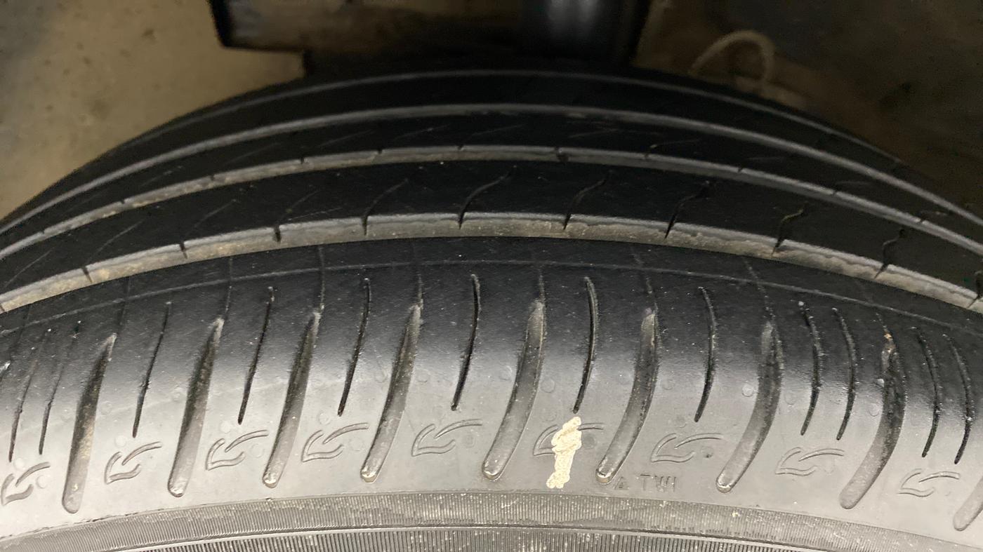 2020 Hyundai VENUE 1.0 TURBO GDI SX+ AT, Petrol, Automatic, 14,318 km, Left Front Tyre Tread