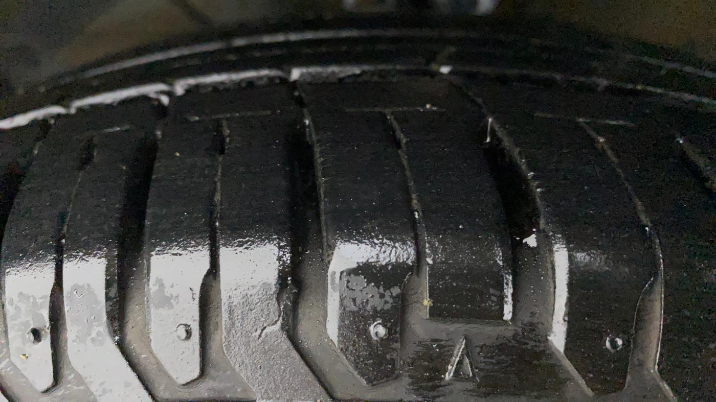 2021 Maruti XL6 ZETA MT, Petrol, Manual, 21,565 km, Left Front Tyre Tread