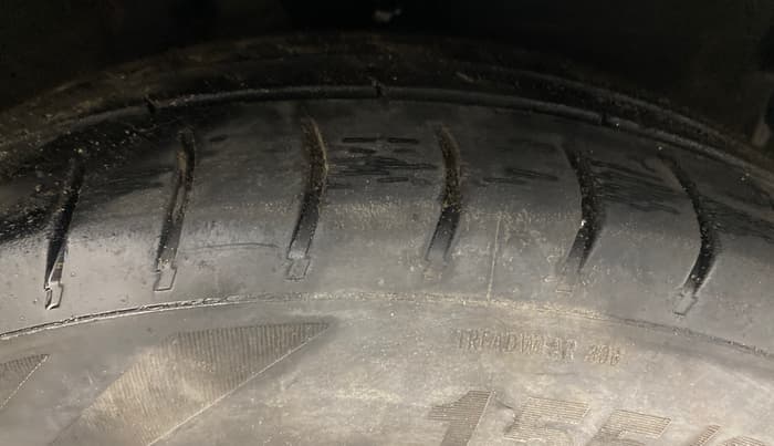 2013 Hyundai i10 MAGNA 1.2, Petrol, Manual, 77,310 km, Right Front Tyre Tread