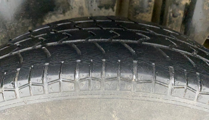 2014 Maruti Swift LXI D, Petrol, Manual, 31,943 km, Left Rear Tyre Tread