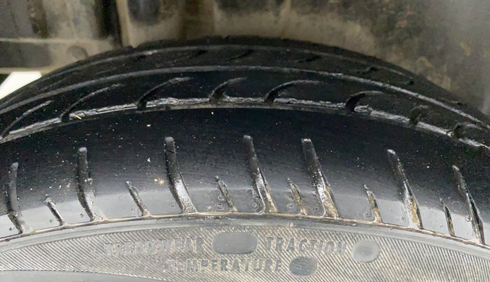 2014 Maruti Swift LXI D, Petrol, Manual, 31,943 km, Right Rear Tyre Tread