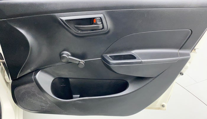 2014 Maruti Swift LXI D, Petrol, Manual, 31,943 km, Driver Side Door Panels Control
