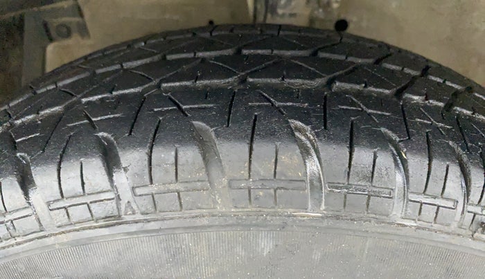 2014 Maruti Swift LXI D, Petrol, Manual, 31,943 km, Left Front Tyre Tread