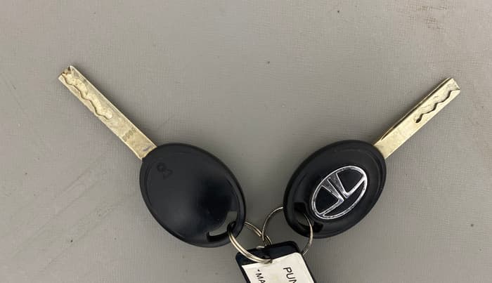 2025 Tata PUNCH PURE MT, Petrol, Manual, 2,592 km, Key Close Up