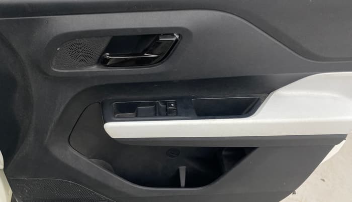 2025 Tata PUNCH PURE MT, Petrol, Manual, 2,592 km, Driver Side Door Panels Control