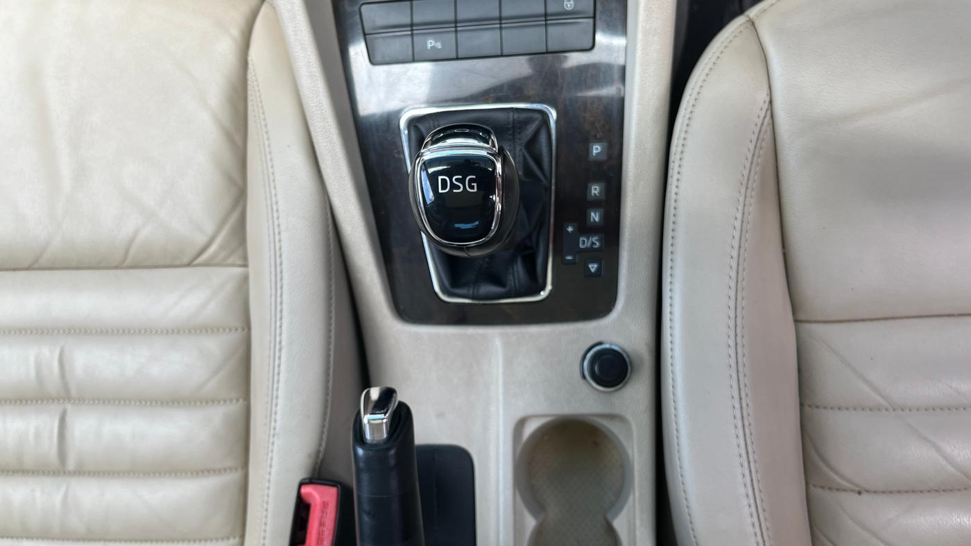 2014 Skoda Octavia ELEGANCE 2.0 TDI AT, Diesel, Automatic, 79,605 km, Gear Lever