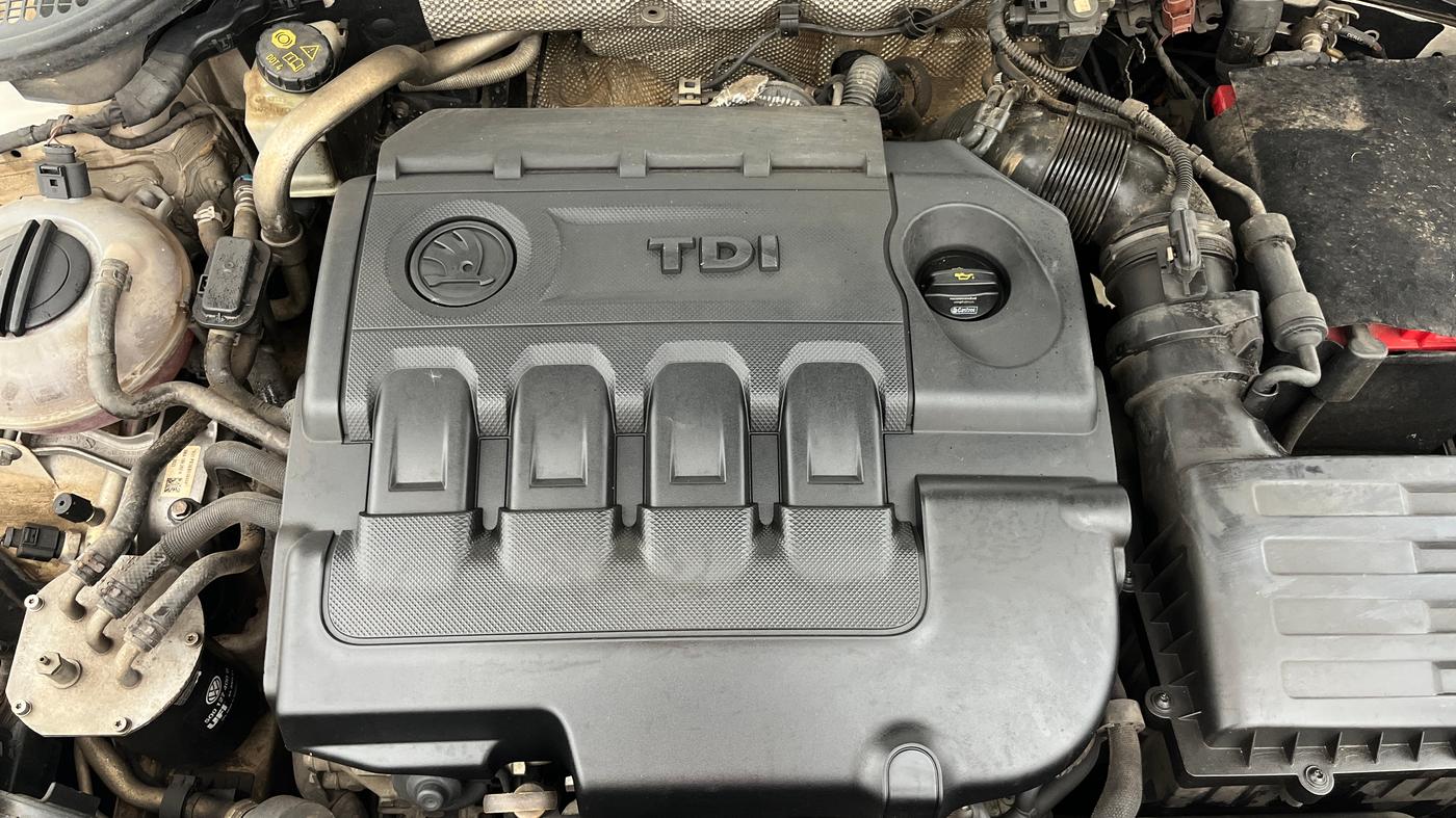 2014 Skoda Octavia ELEGANCE 2.0 TDI AT, Diesel, Automatic, 79,605 km, Engine View