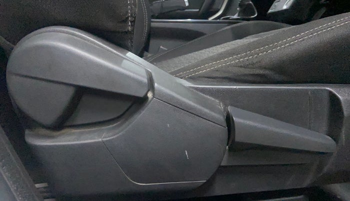 2022 Renault Kiger RXZ MT, Petrol, Manual, 50,214 km, Driver Side Adjustment Panel