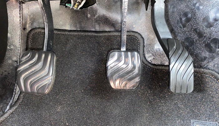 2022 Renault TRIBER RXZ, Petrol, Manual, 20,854 km, Pedals