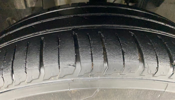 2022 Renault TRIBER RXZ, Petrol, Manual, 20,854 km, Left Front Tyre Tread