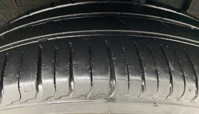 2022 Renault TRIBER RXZ, Petrol, Manual, 20,854 km, Left Rear Tyre Tread