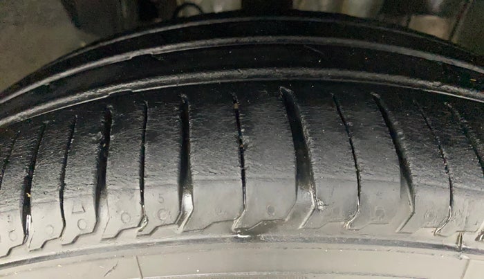 2022 Renault TRIBER RXZ, Petrol, Manual, 20,854 km, Right Front Tyre Tread