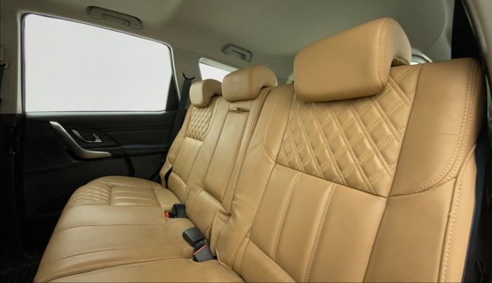 2019 Mahindra XUV500 W11 AT, Diesel, Automatic, 7,862 km, Right Side Rear Door Cabin