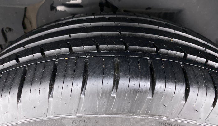 2019 Mahindra XUV500 W11 AT, Diesel, Automatic, 7,862 km, Right Rear Tyre Tread