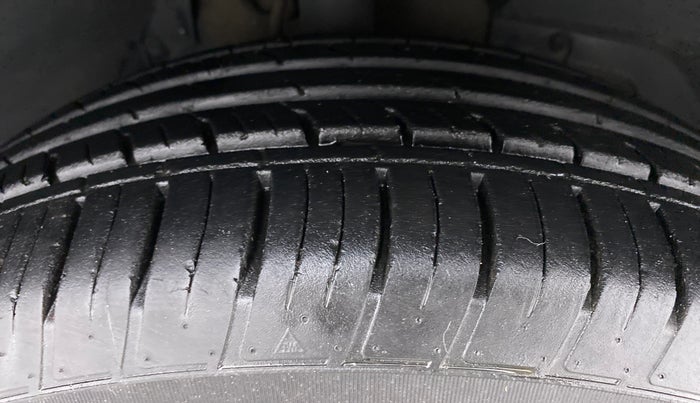 2019 Mahindra XUV500 W11 AT, Diesel, Automatic, 7,862 km, Right Front Tyre Tread
