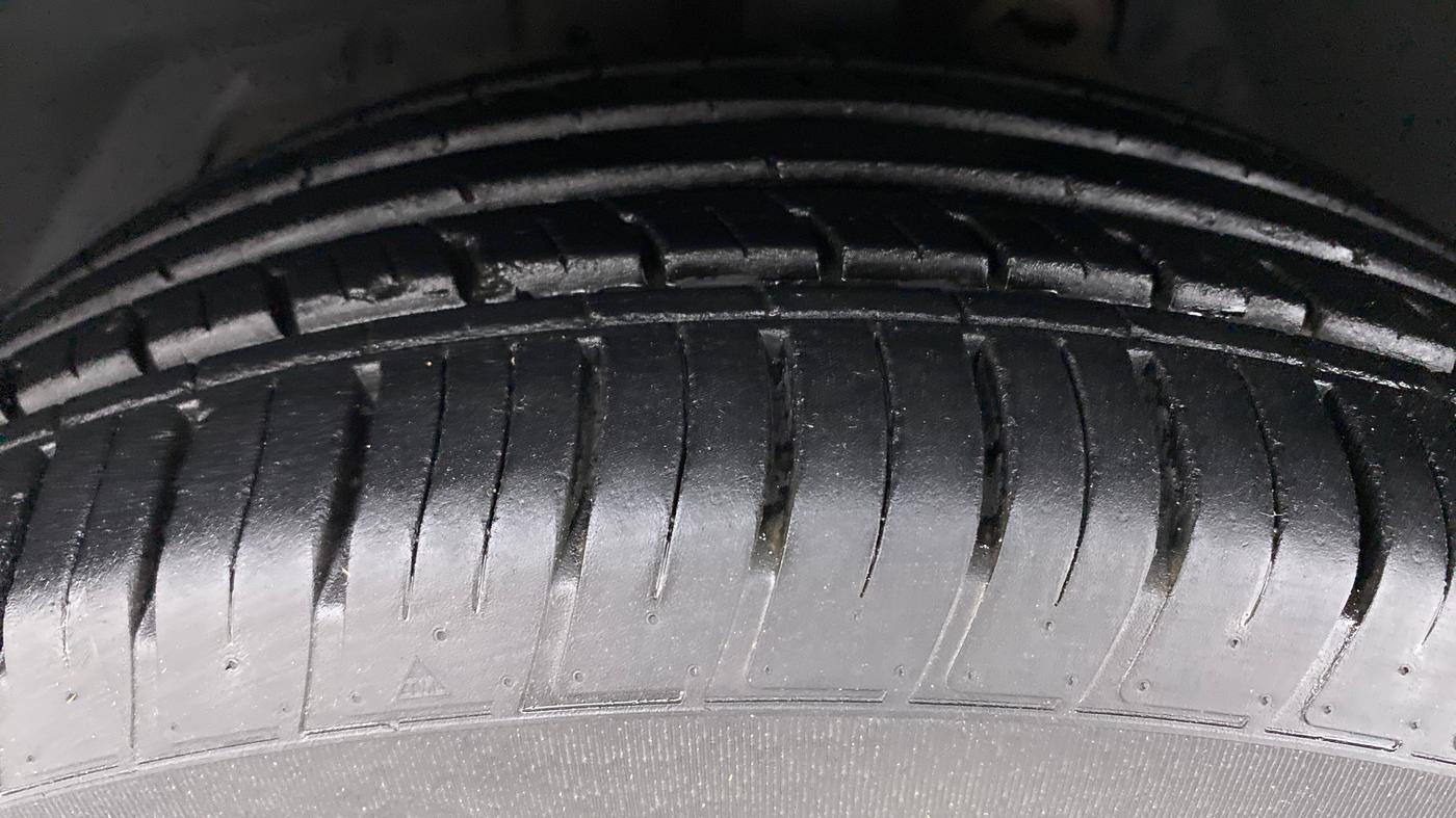 2019 Mahindra XUV500 W11 AT, Diesel, Automatic, 7,862 km, Left Front Tyre Tread