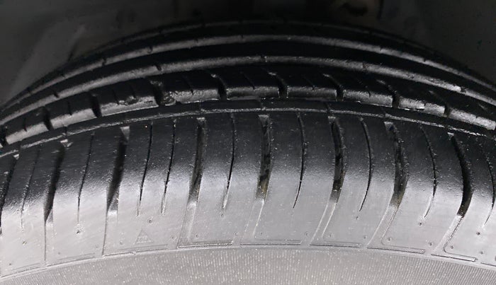 2019 Mahindra XUV500 W11 AT, Diesel, Automatic, 7,862 km, Left Front Tyre Tread