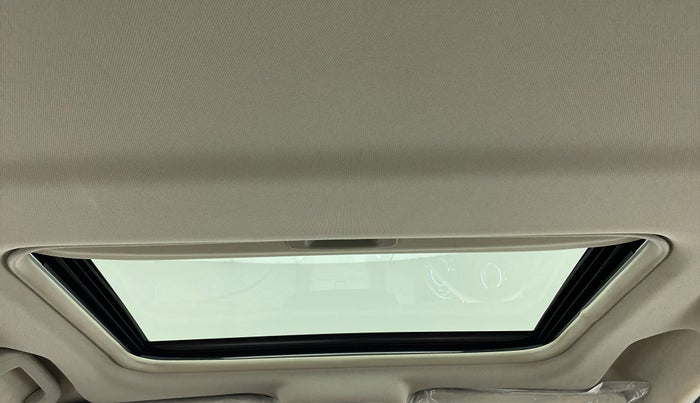 2019 Mahindra XUV500 W11 AT, Diesel, Automatic, 7,862 km, Moonroof/ Sunroof