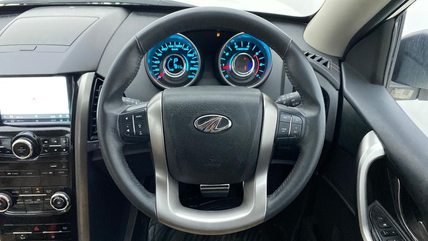 2019 Mahindra XUV500 W11 AT, Diesel, Automatic, 7,862 km, Steering Wheel Close Up