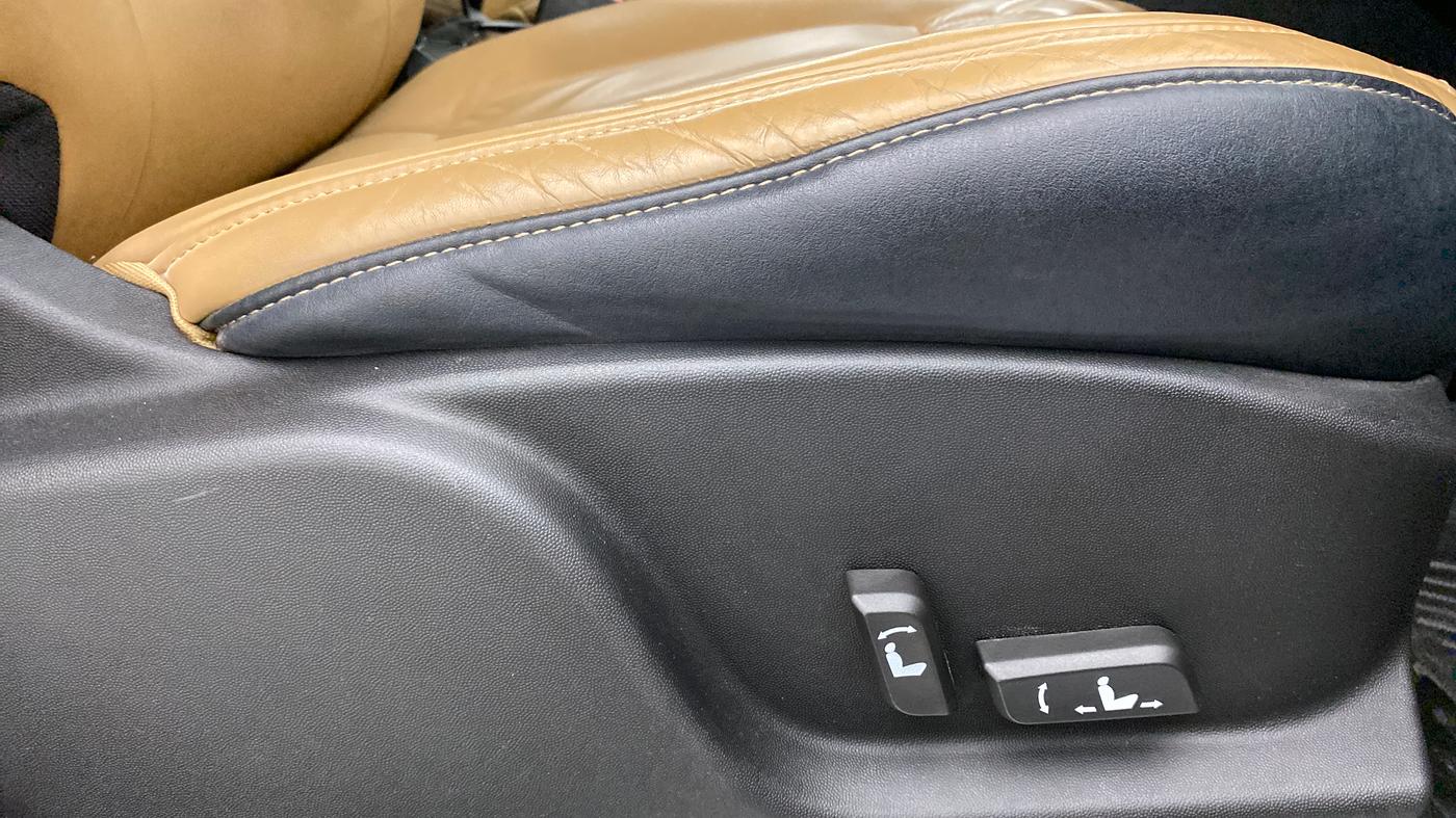 2019 Mahindra XUV500 W11 AT, Diesel, Automatic, 7,862 km, Driver Side Adjustment Panel