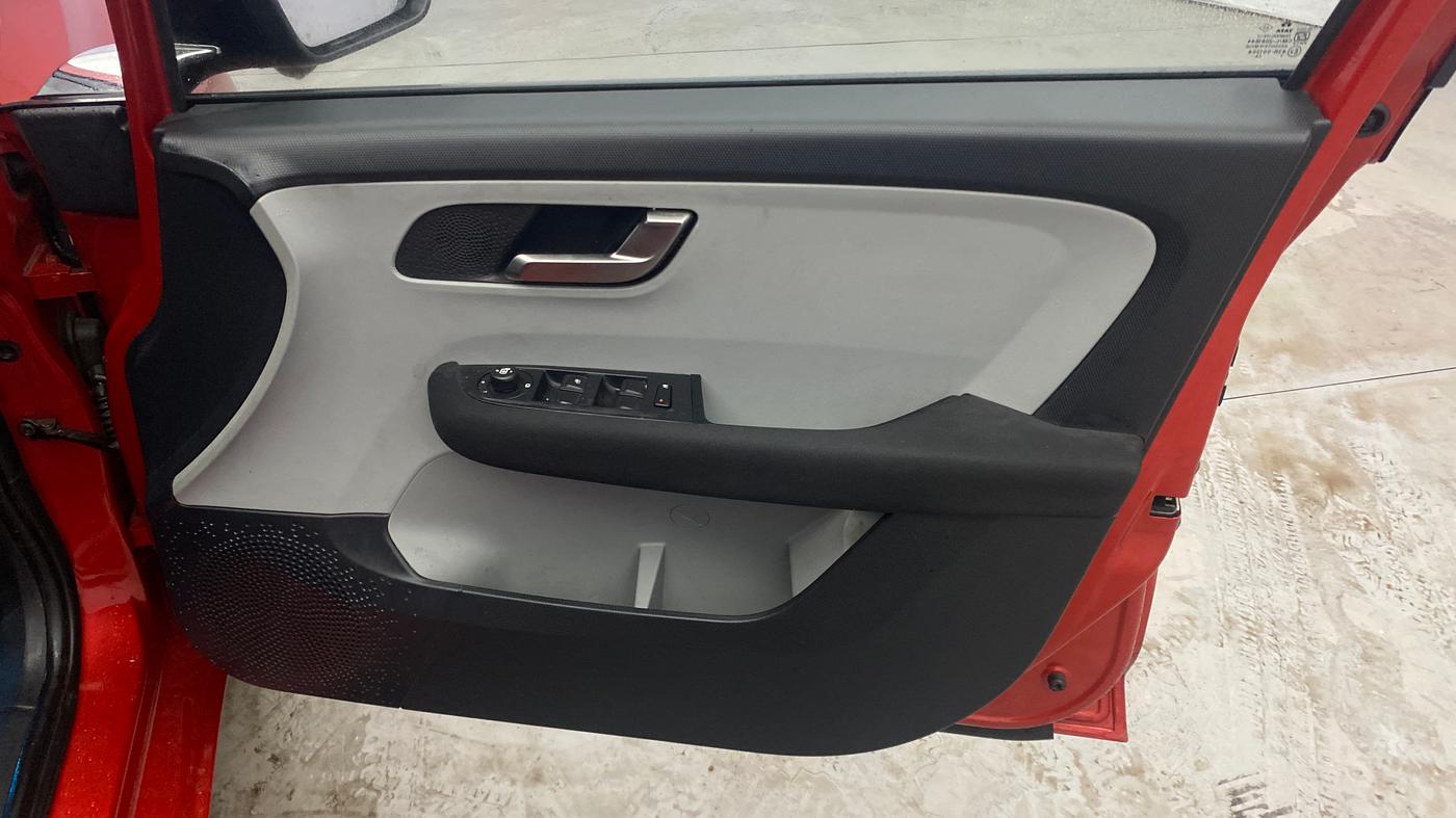 2020 Tata ALTROZ XZ PETROL, Petrol, Manual, 30,067 km, Driver Side Door Panels Control