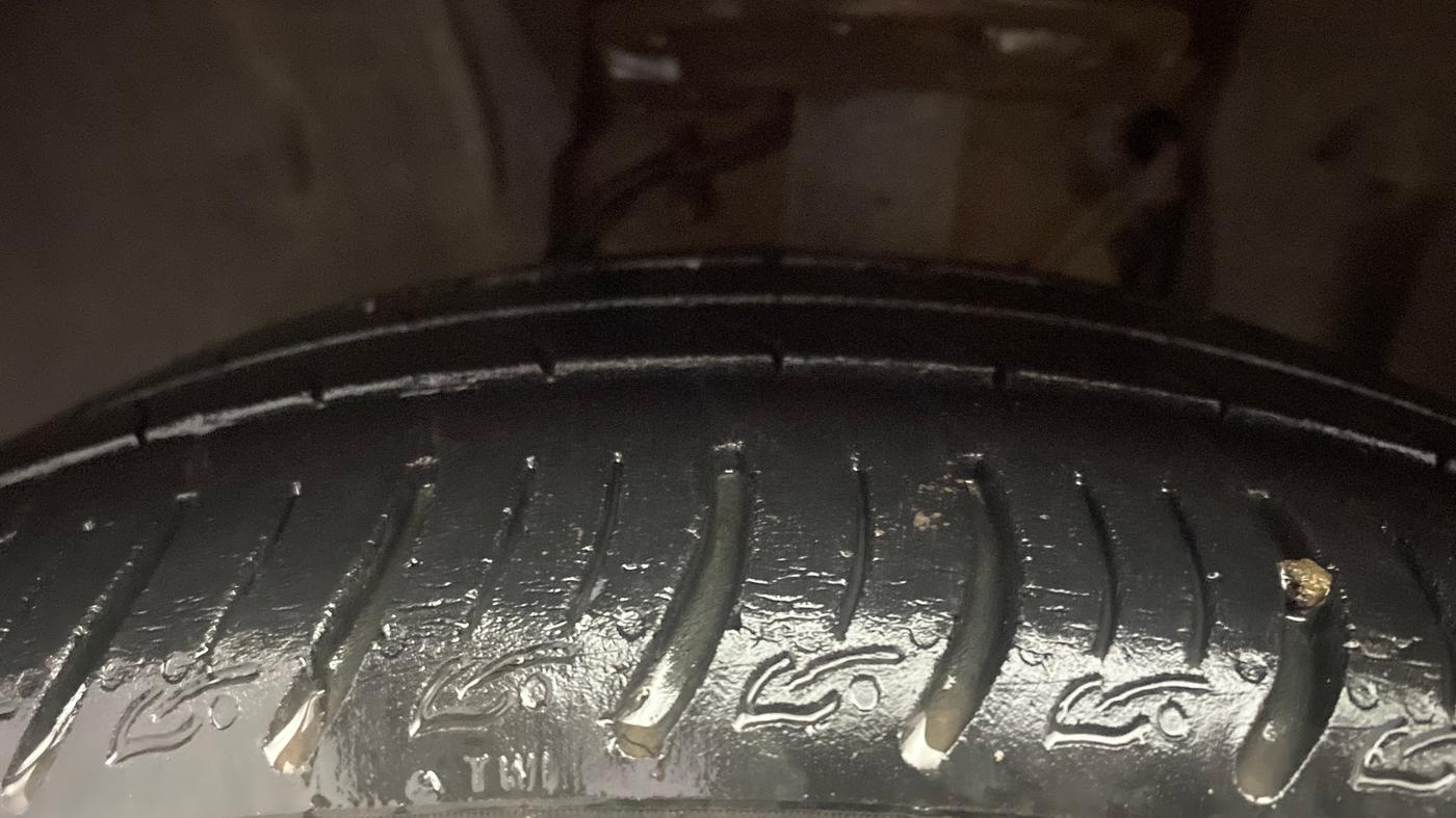 2020 Tata ALTROZ XZ PETROL, Petrol, Manual, 30,067 km, Left Front Tyre Tread