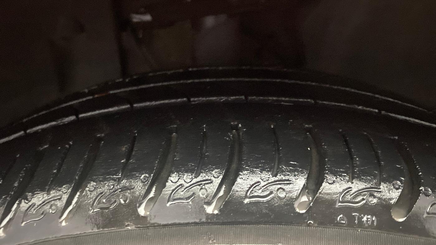 2020 Tata ALTROZ XZ PETROL, Petrol, Manual, 30,067 km, Right Front Tyre Tread