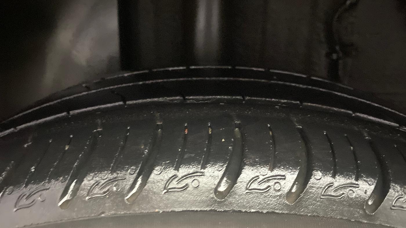 2020 Tata ALTROZ XZ PETROL, Petrol, Manual, 30,067 km, Right Rear Tyre Tread