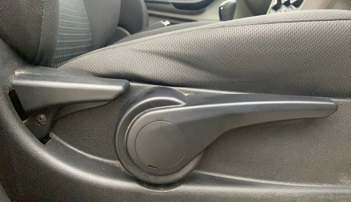 2017 Tata Tiago XM (O) PETROL, Petrol, Manual, 63,544 km, Driver Side Adjustment Panel