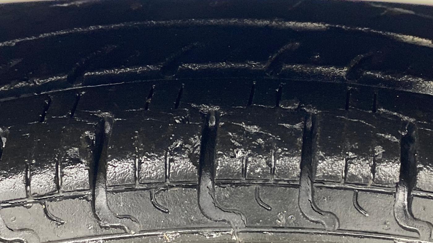 2016 Datsun Redi Go T (O), Petrol, Manual, 26,664 km, Right Front Tyre Tread
