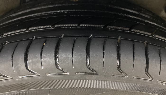 2014 Hyundai Verna FLUIDIC 1.4 VTVT CX, Petrol, Manual, 85,469 km, Left Rear Tyre Tread