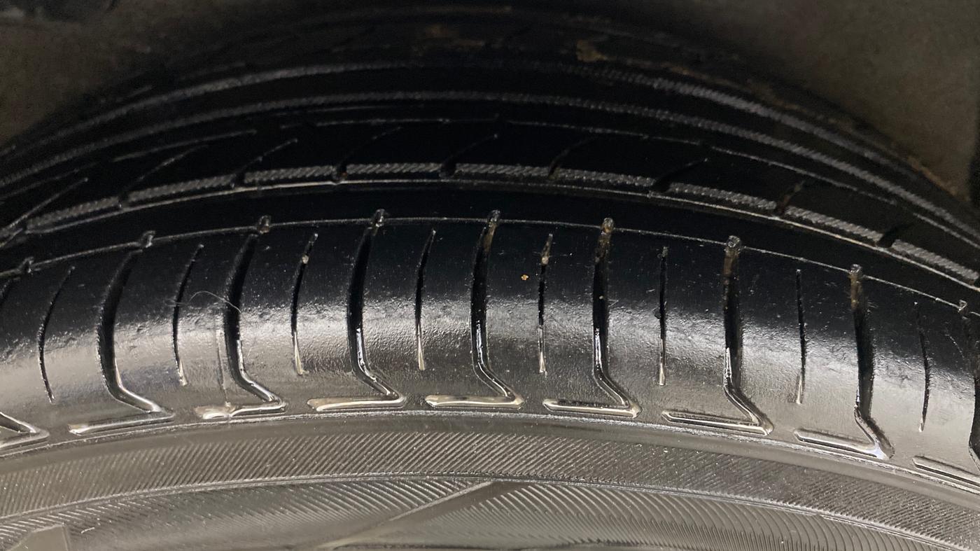 2014 Hyundai Verna FLUIDIC 1.4 VTVT CX, Petrol, Manual, 85,749 km, Right Rear Tyre Tread