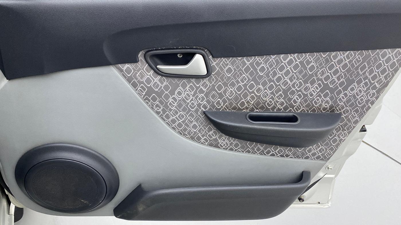 2017 Maruti Alto 800 VXI, Petrol, Manual, 32,571 km, Driver Side Door Panels Control