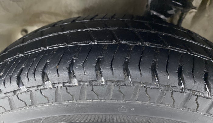 2017 Maruti Alto 800 VXI, Petrol, Manual, 32,571 km, Left Front Tyre Tread