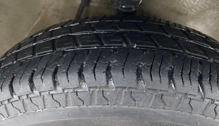 2017 Maruti Alto 800 VXI, Petrol, Manual, 32,571 km, Right Front Tyre Tread