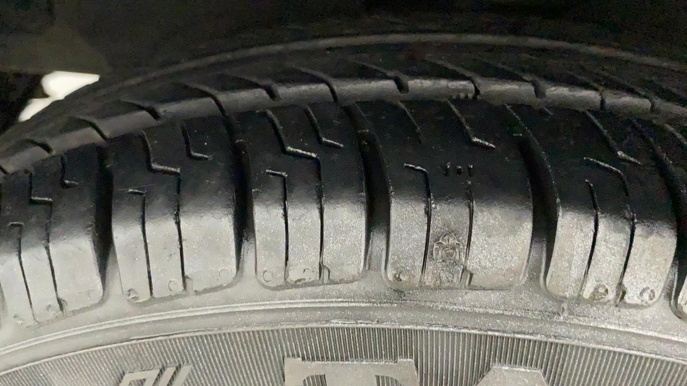 2011 Hyundai i10 MAGNA 1.2, Petrol, Manual, 49,759 km, Left Front Tyre Tread