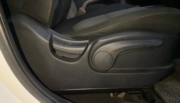2017 Hyundai Creta SX PLUS 1.6 PETROL, Petrol, Manual, 85,967 km, Driver Side Adjustment Panel