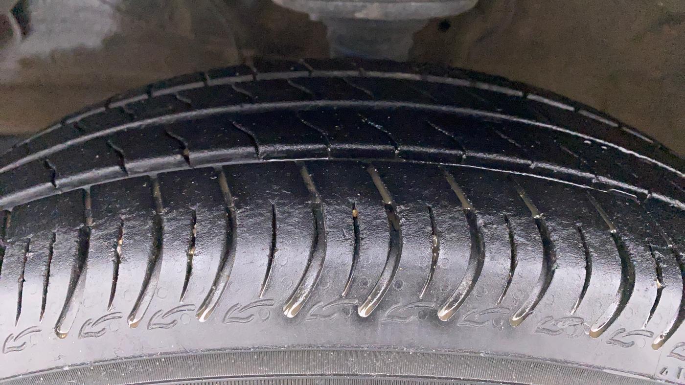 2020 Maruti S PRESSO VXI PLUS, Petrol, Manual, 25,899 km, Left Front Tyre Tread