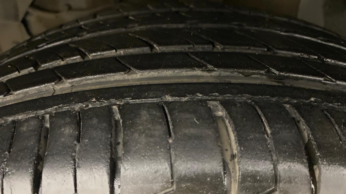 2021 Maruti S Cross ALPHA AT SMART HYBRID, Petrol, Automatic, 10,781 km, Left Front Tyre Tread