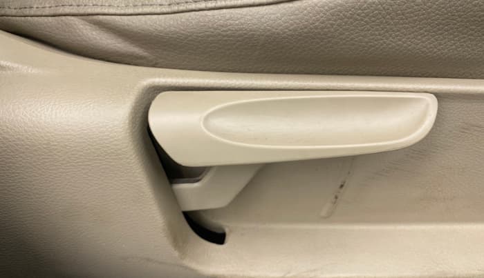 2016 Volkswagen Vento HIGHLINE PLUS 1.2 AT 16 ALLOY, Petrol, Automatic, 81,688 km, Driver Side Adjustment Panel