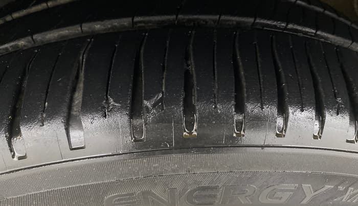 2016 Volkswagen Vento HIGHLINE PLUS 1.2 AT 16 ALLOY, Petrol, Automatic, 81,688 km, Left Front Tyre Tread