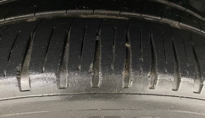 2016 Volkswagen Vento HIGHLINE PLUS 1.2 AT 16 ALLOY, Petrol, Automatic, 81,688 km, Left Rear Tyre Tread